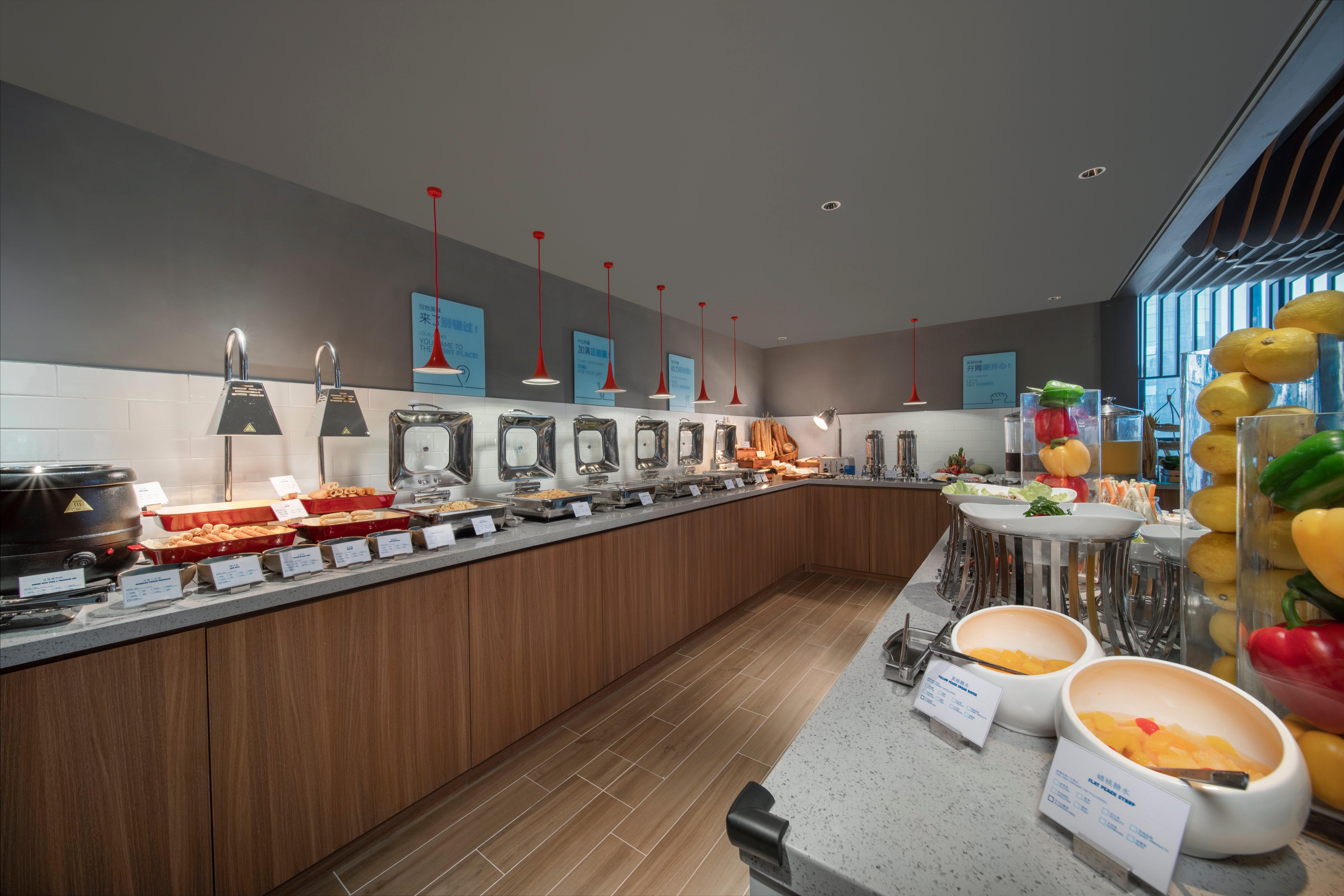 Holiday Inn Express Zhuhai Gongbei By Ihg Exterior photo