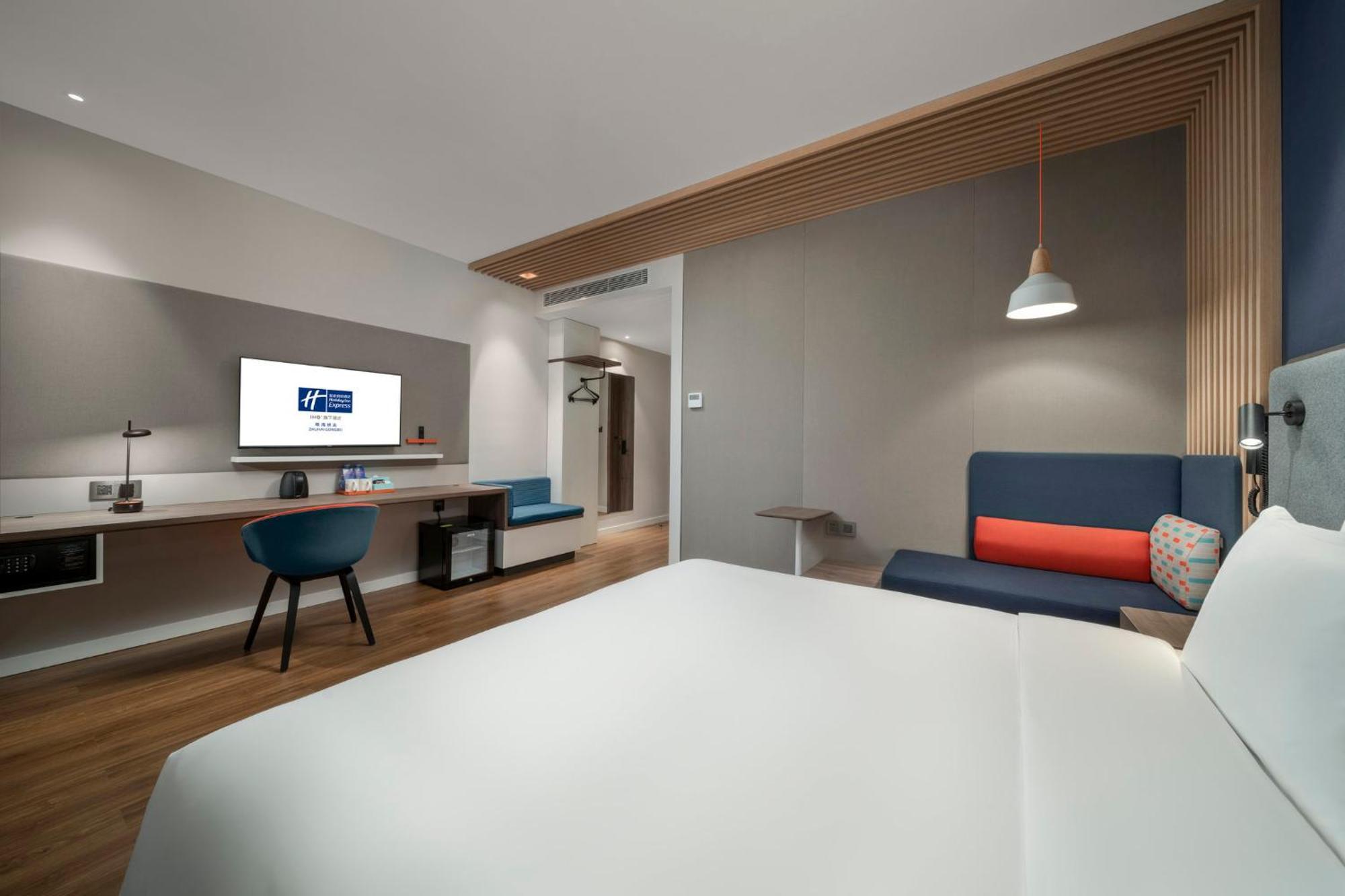 Holiday Inn Express Zhuhai Gongbei By Ihg Exterior photo